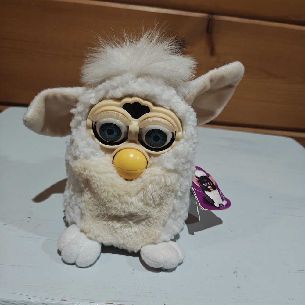 1998 Tiger Electronics Furby White Lamb Peach Tummy Blue Eyes Vintage as-is C3
